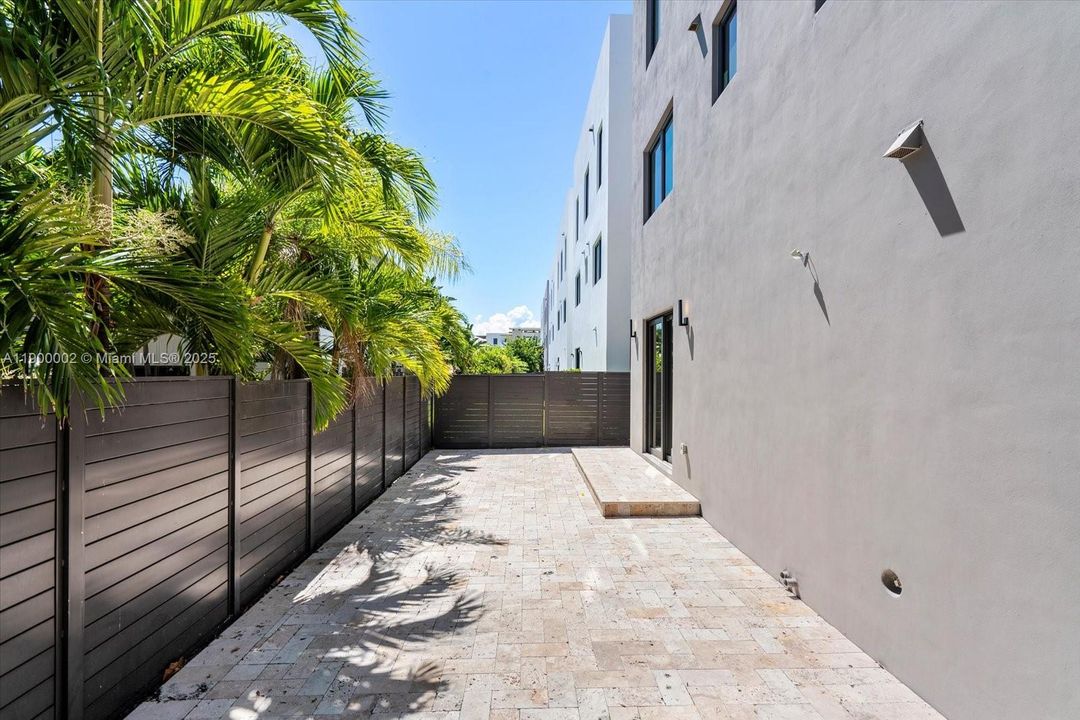 For Rent: $9,900 (4 beds, 3 baths, 2736 Square Feet)