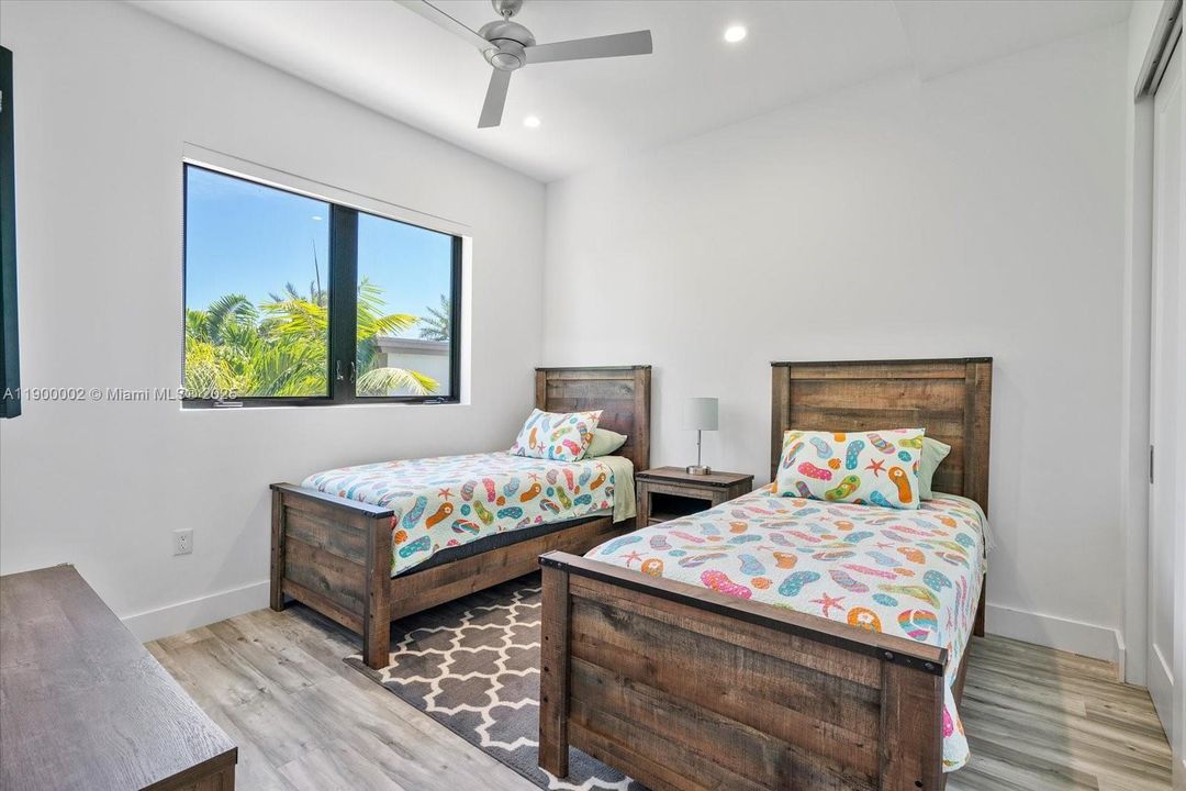 For Rent: $9,900 (4 beds, 3 baths, 2736 Square Feet)