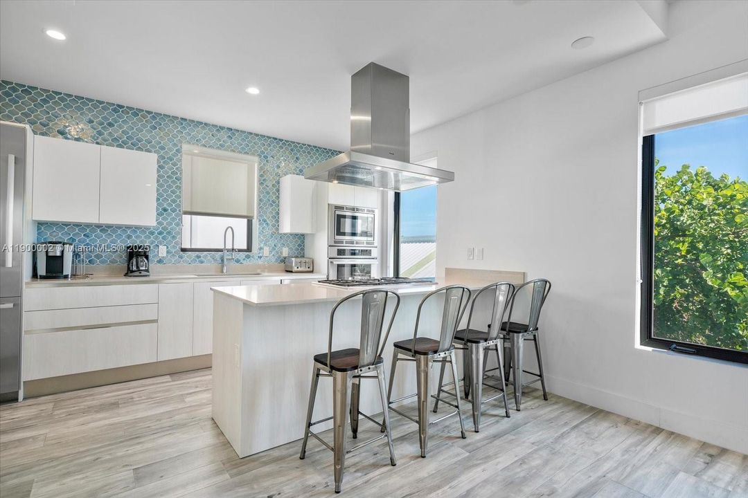 For Rent: $9,900 (4 beds, 3 baths, 2736 Square Feet)