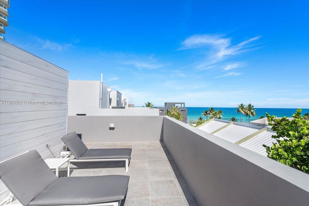 For Rent: $9,900 (4 beds, 3 baths, 2736 Square Feet)