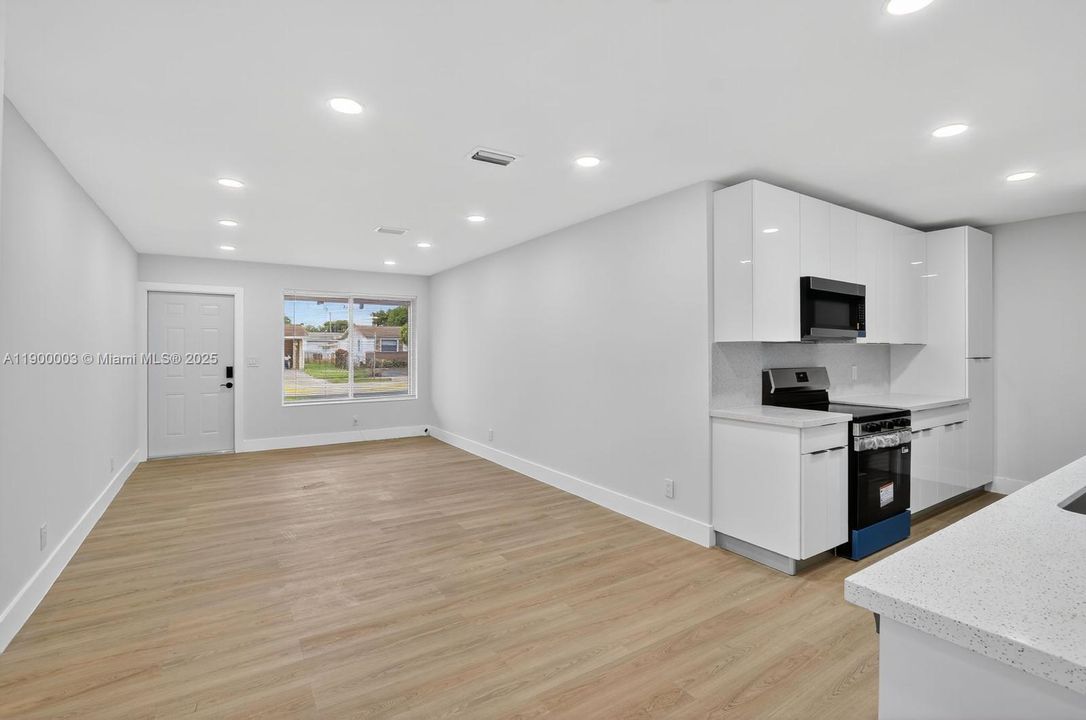 For Sale: $420,000 (3 beds, 2 baths, 1065 Square Feet)