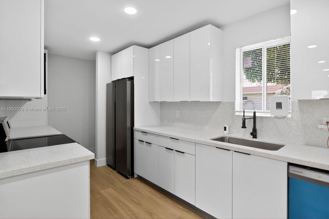 For Sale: $420,000 (3 beds, 2 baths, 1065 Square Feet)