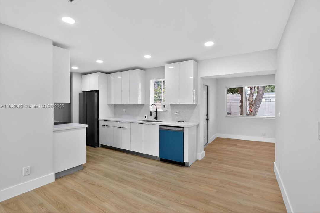 For Sale: $420,000 (3 beds, 2 baths, 1065 Square Feet)