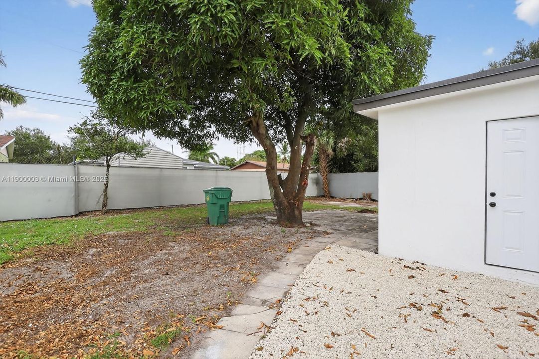 For Sale: $420,000 (3 beds, 2 baths, 1065 Square Feet)