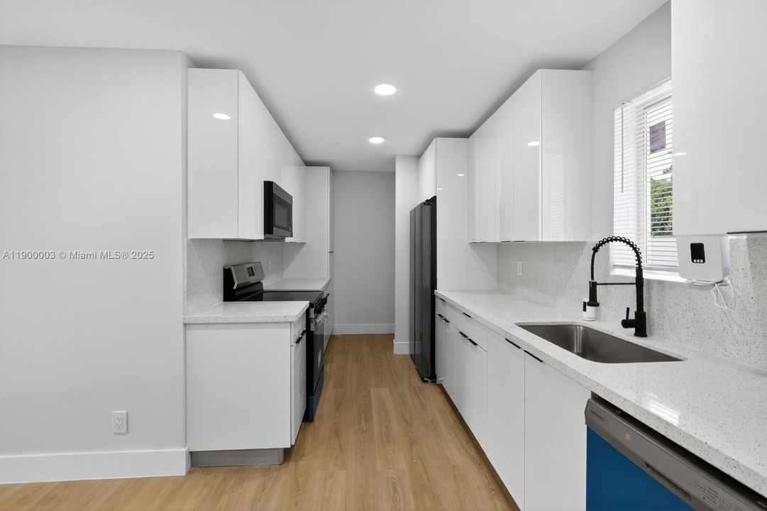 For Sale: $420,000 (3 beds, 2 baths, 1065 Square Feet)