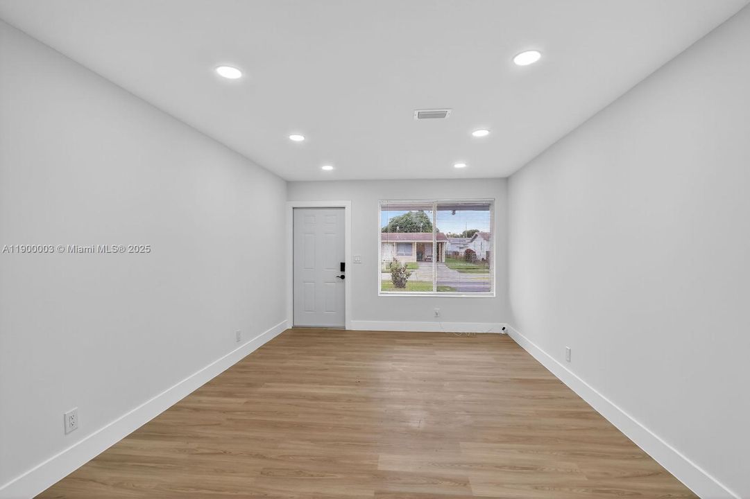 For Sale: $420,000 (3 beds, 2 baths, 1065 Square Feet)