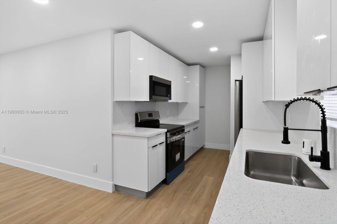 For Sale: $420,000 (3 beds, 2 baths, 1065 Square Feet)