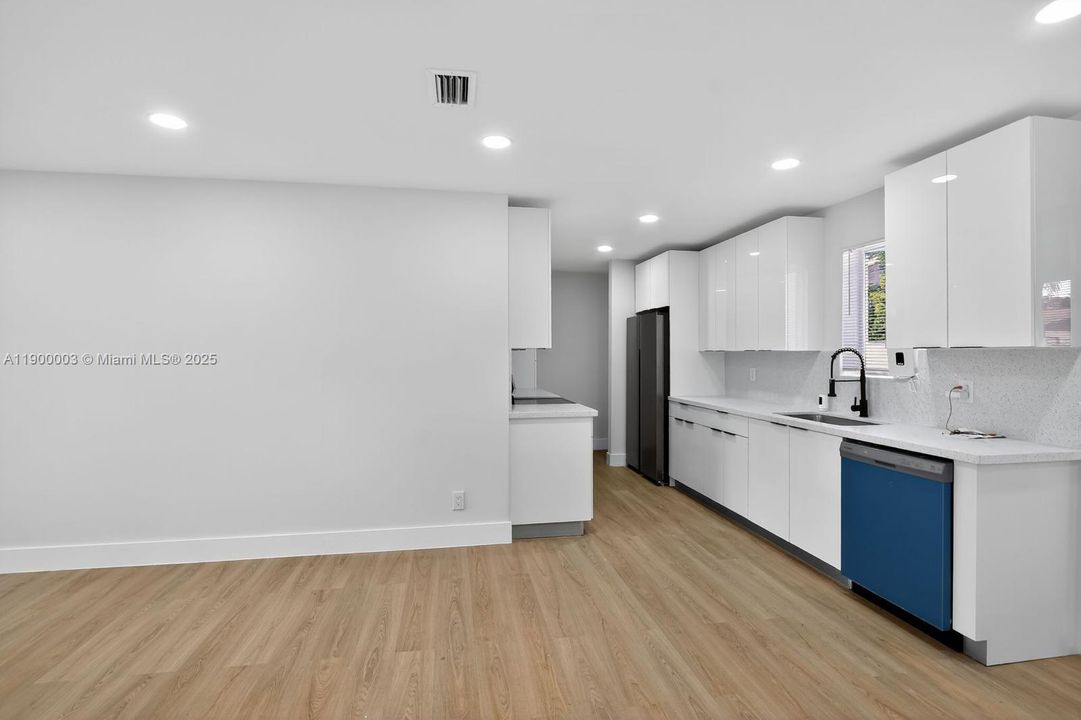 For Sale: $420,000 (3 beds, 2 baths, 1065 Square Feet)