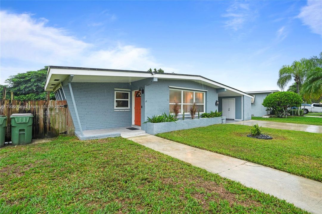 Recently Rented: $3,500 (3 beds, 2 baths, 1302 Square Feet)