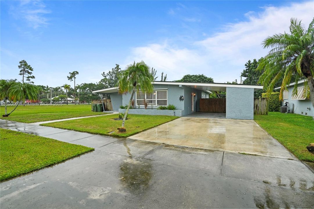 Recently Rented: $3,500 (3 beds, 2 baths, 1302 Square Feet)