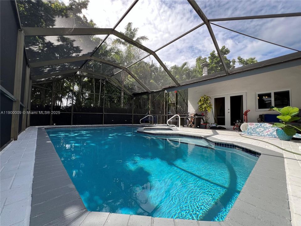 For Rent: $3,800 (3 beds, 3 baths, 1957 Square Feet)