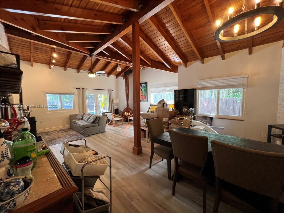 For Rent: $3,800 (3 beds, 3 baths, 1957 Square Feet)