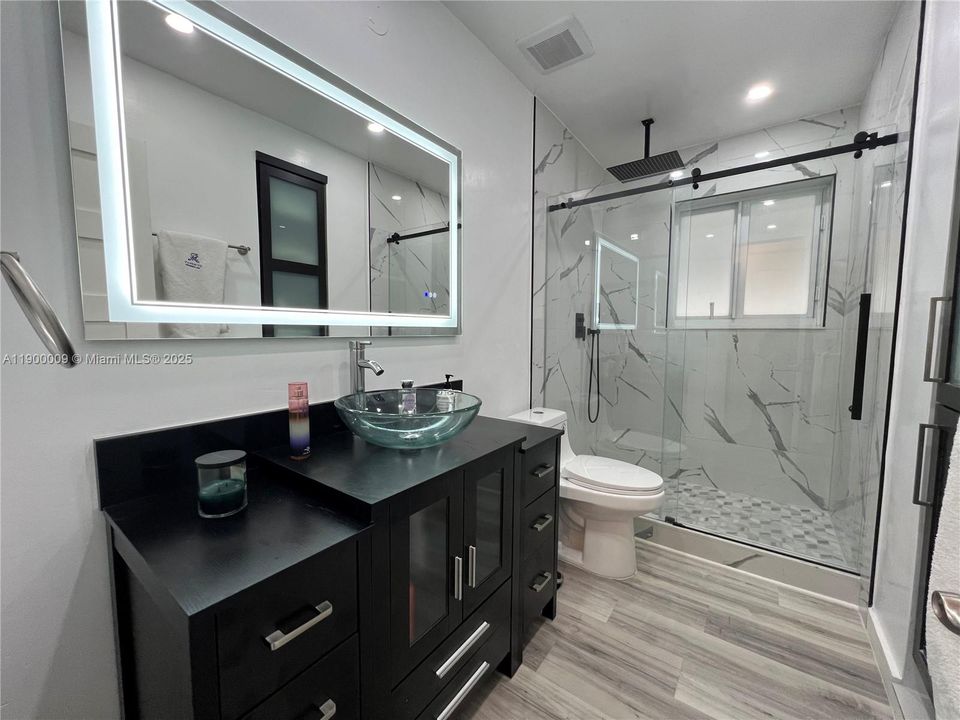 For Rent: $3,800 (3 beds, 3 baths, 1957 Square Feet)