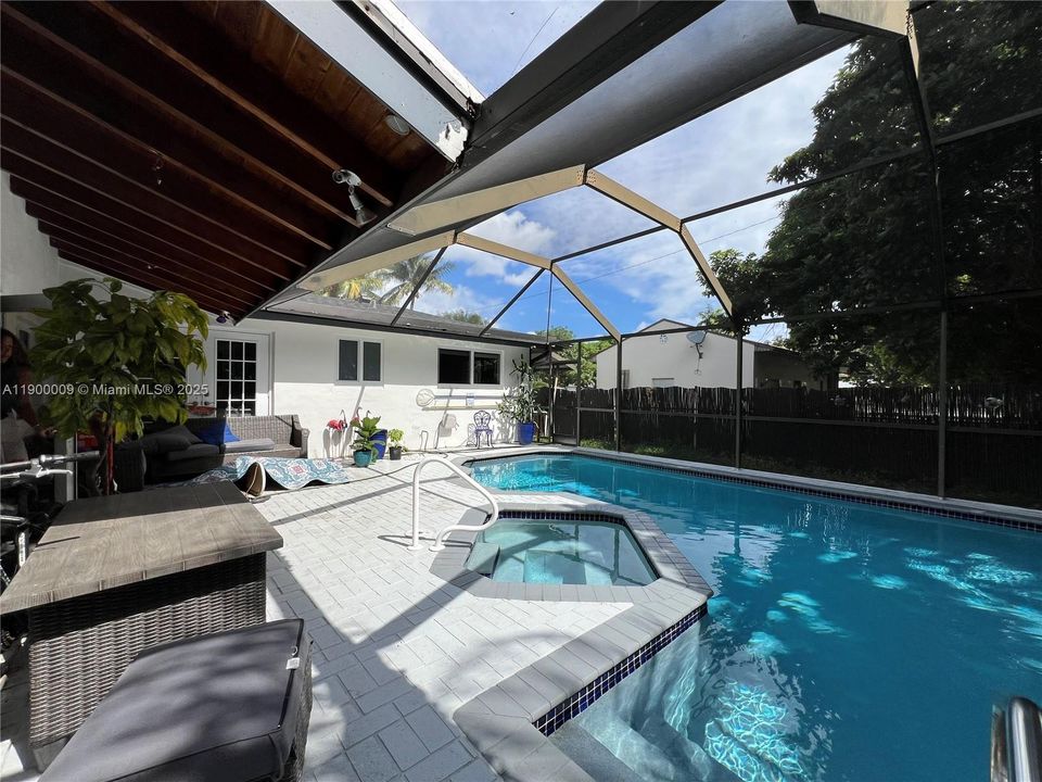 For Rent: $3,800 (3 beds, 3 baths, 1957 Square Feet)