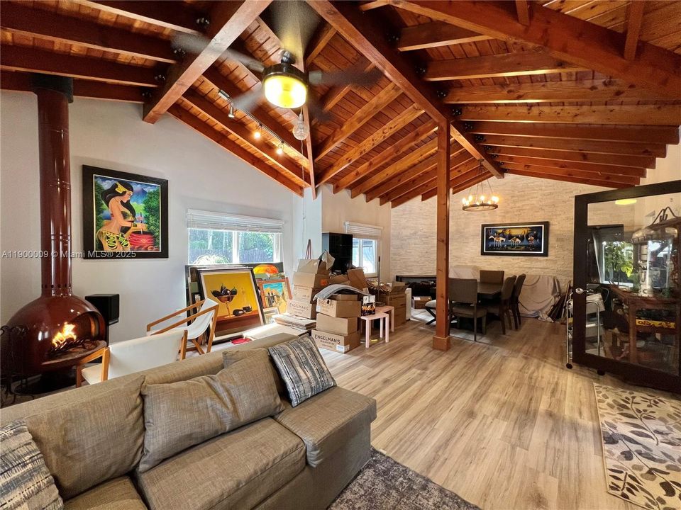 For Rent: $3,800 (3 beds, 3 baths, 1957 Square Feet)