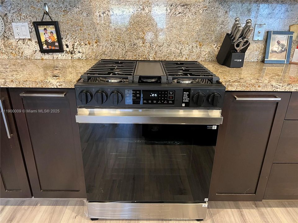 For Rent: $3,800 (3 beds, 3 baths, 1957 Square Feet)