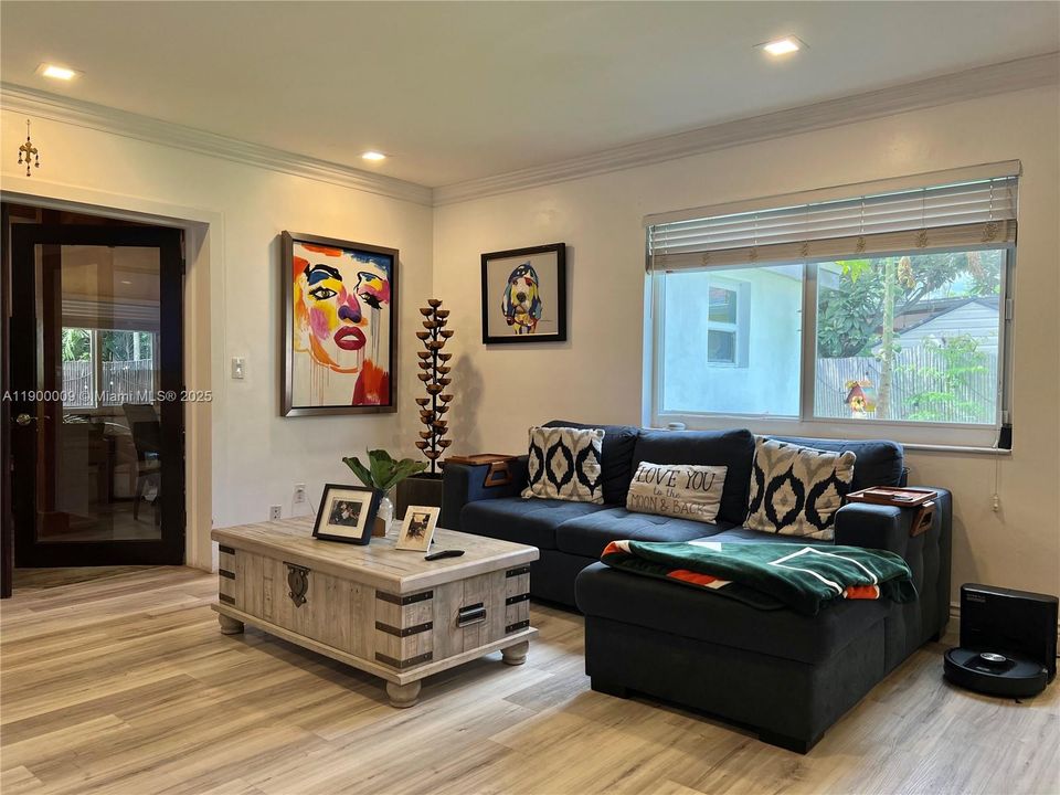 For Rent: $3,800 (3 beds, 3 baths, 1957 Square Feet)