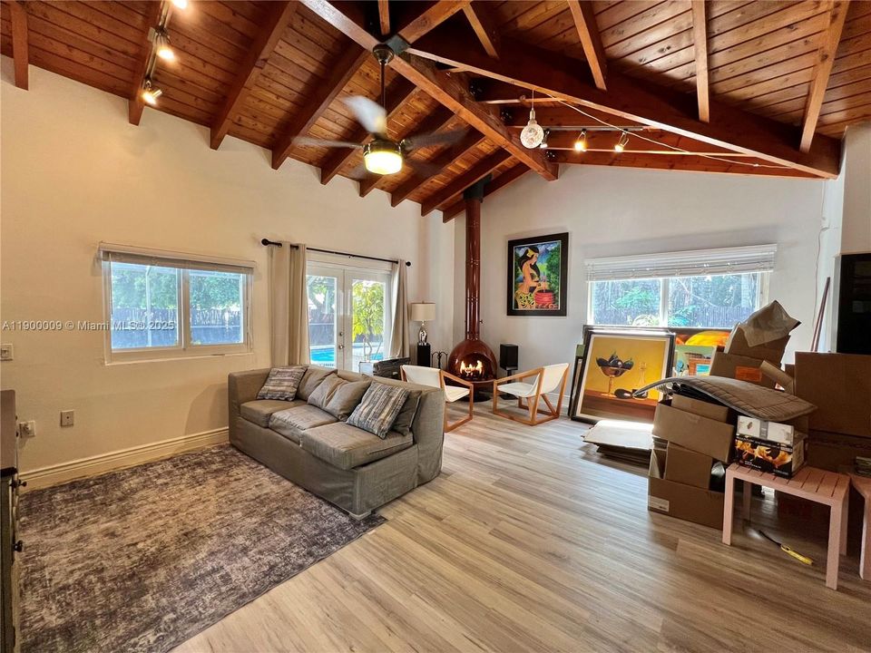 For Rent: $3,800 (3 beds, 3 baths, 1957 Square Feet)