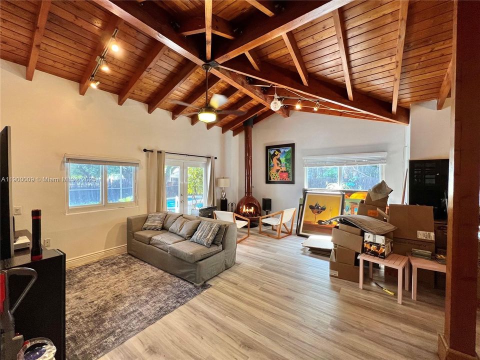 For Rent: $3,800 (3 beds, 3 baths, 1957 Square Feet)