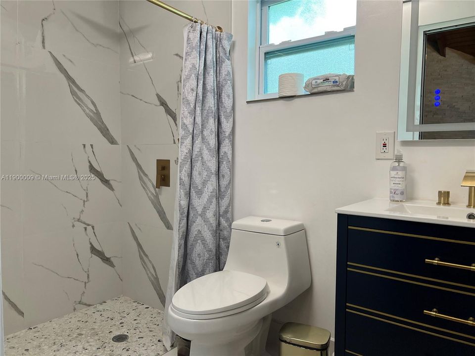 For Rent: $3,800 (3 beds, 3 baths, 1957 Square Feet)