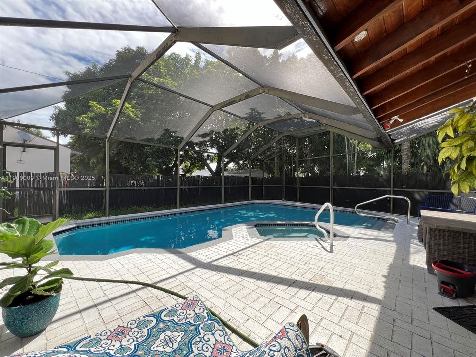 For Rent: $3,800 (3 beds, 3 baths, 1957 Square Feet)