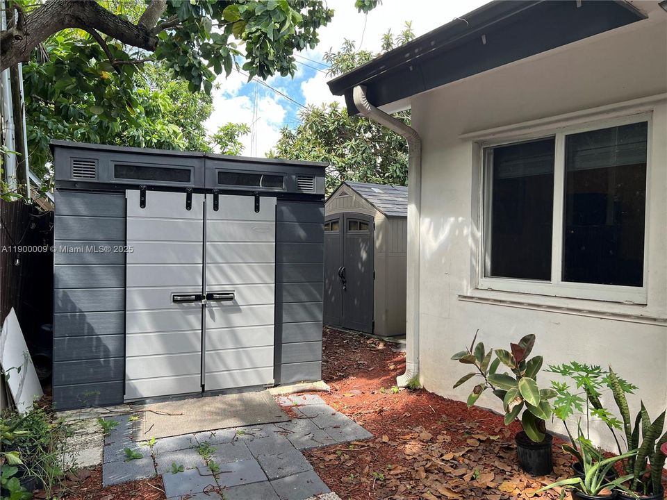 For Rent: $3,800 (3 beds, 3 baths, 1957 Square Feet)