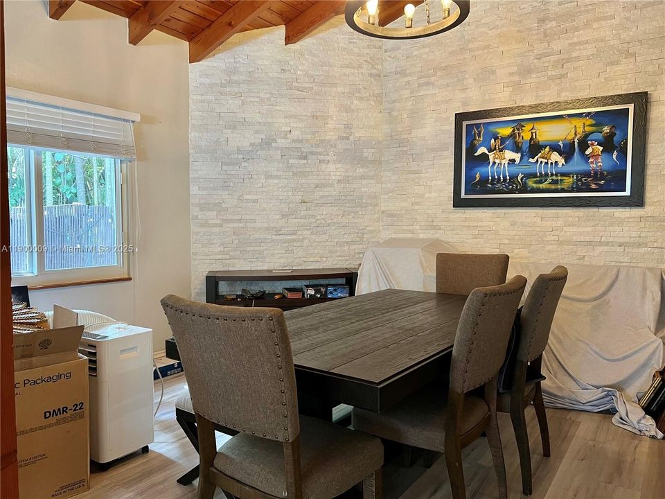 For Rent: $3,800 (3 beds, 3 baths, 1957 Square Feet)