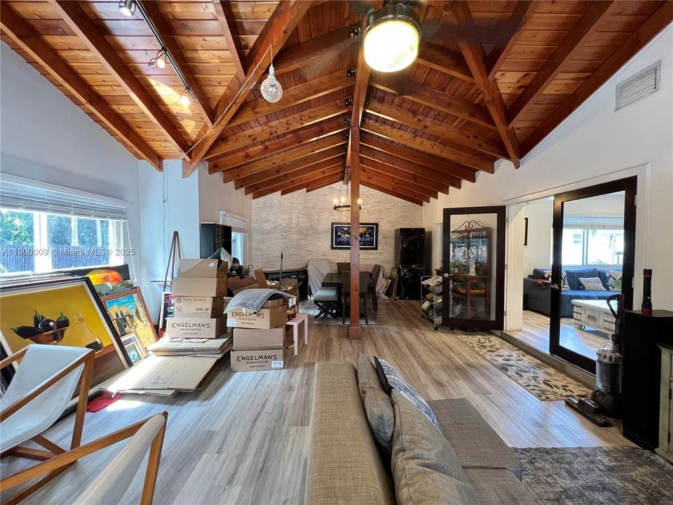 For Rent: $3,800 (3 beds, 3 baths, 1957 Square Feet)