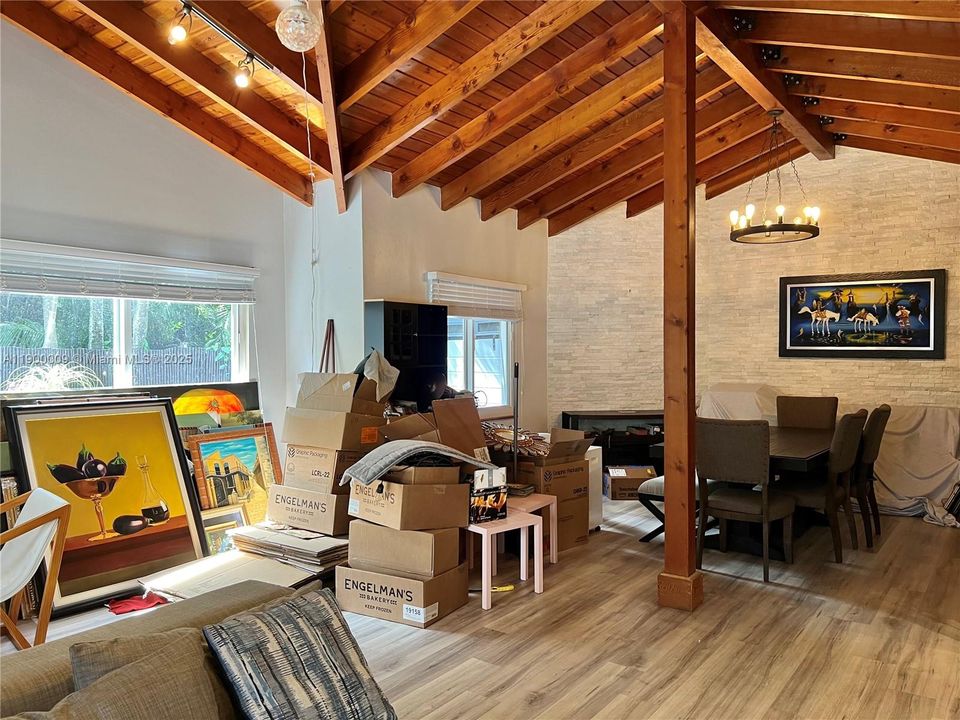 For Rent: $3,800 (3 beds, 3 baths, 1957 Square Feet)