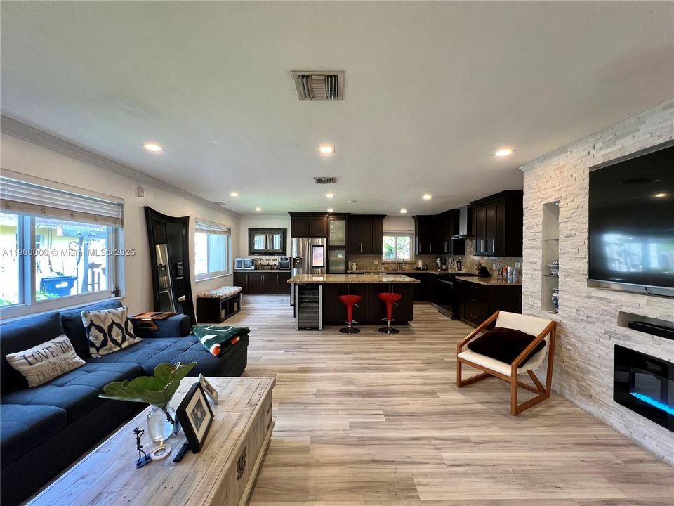 For Rent: $3,800 (3 beds, 3 baths, 1957 Square Feet)