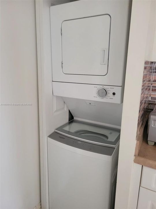 For Rent: $2,250 (1 beds, 1 baths, 673 Square Feet)