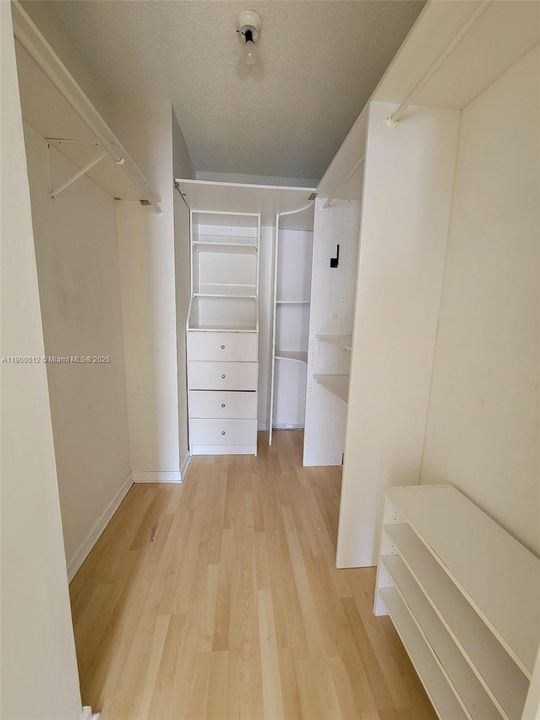 For Rent: $2,250 (1 beds, 1 baths, 673 Square Feet)