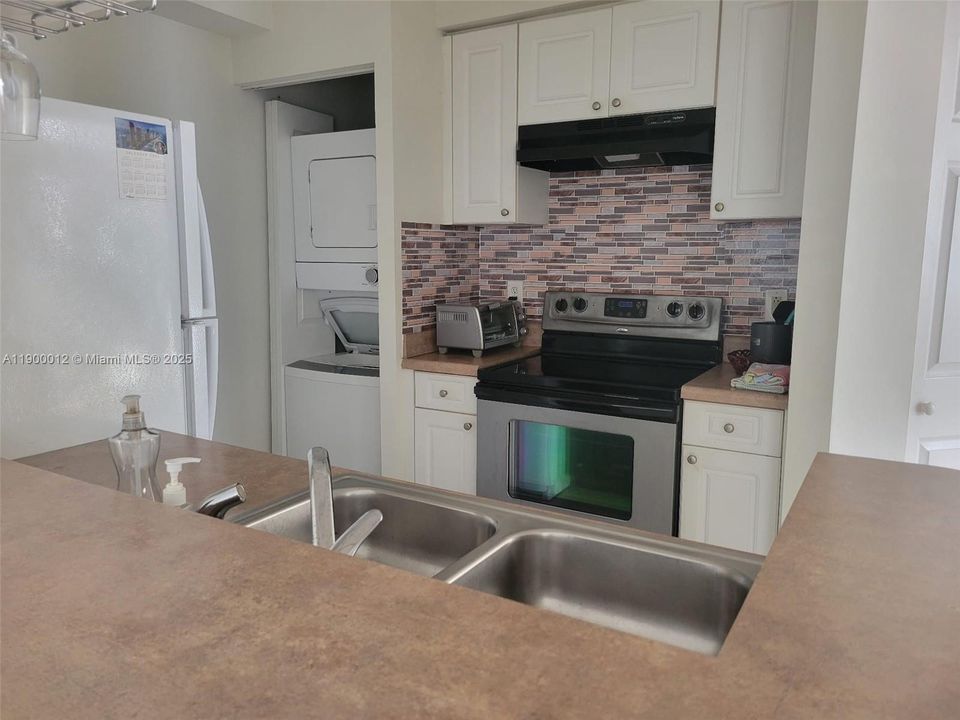 For Rent: $2,250 (1 beds, 1 baths, 673 Square Feet)