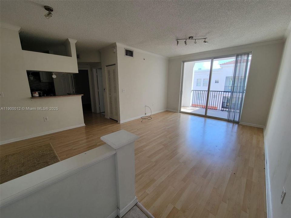 For Rent: $2,250 (1 beds, 1 baths, 673 Square Feet)