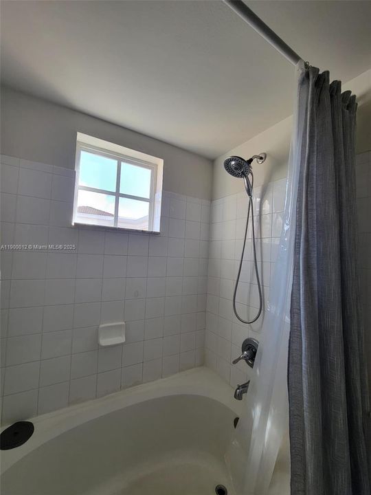 For Rent: $2,250 (1 beds, 1 baths, 673 Square Feet)