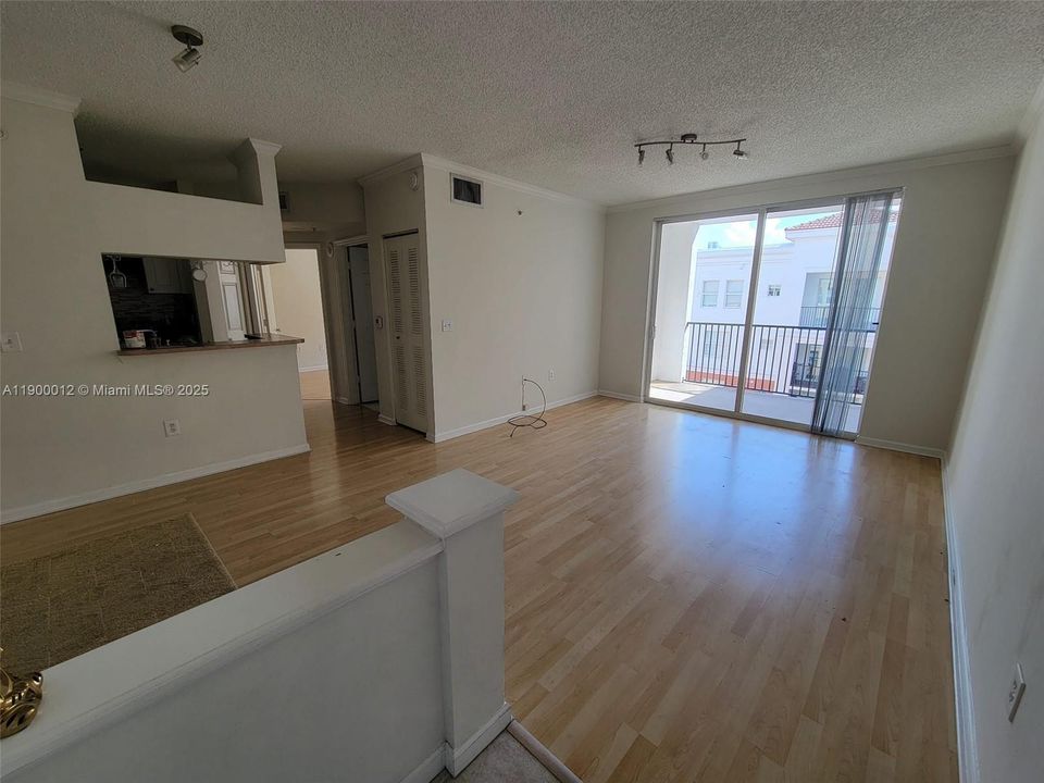 For Rent: $2,250 (1 beds, 1 baths, 673 Square Feet)