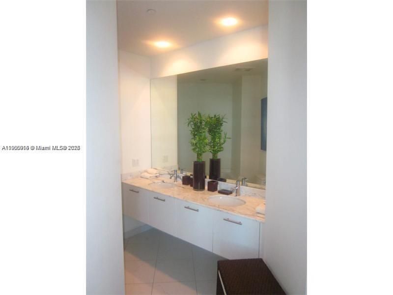 For Rent: $4,250 (2 beds, 2 baths, 1123 Square Feet)