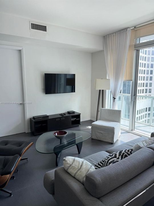 For Rent: $4,250 (2 beds, 2 baths, 1123 Square Feet)