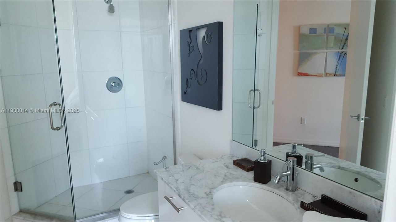 For Rent: $4,250 (2 beds, 2 baths, 1123 Square Feet)