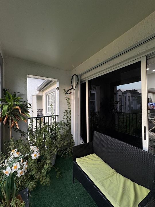 Recently Rented: $3,100 (3 beds, 2 baths, 1177 Square Feet)