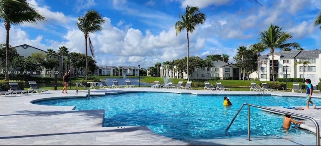 Recently Rented: $3,100 (3 beds, 2 baths, 1177 Square Feet)