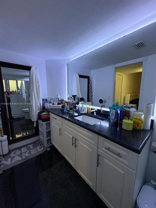 Recently Rented: $3,100 (3 beds, 2 baths, 1177 Square Feet)