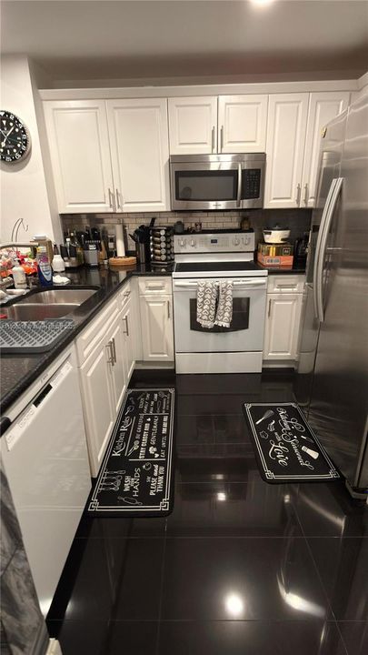 Recently Rented: $3,100 (3 beds, 2 baths, 1177 Square Feet)