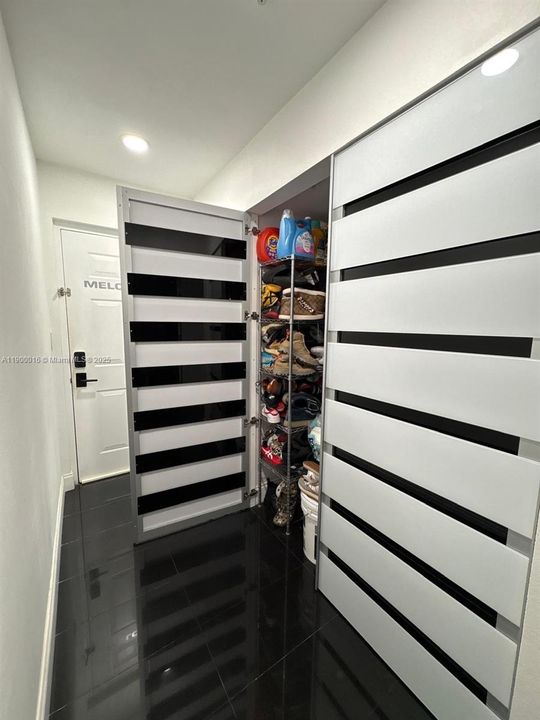 Recently Rented: $3,100 (3 beds, 2 baths, 1177 Square Feet)