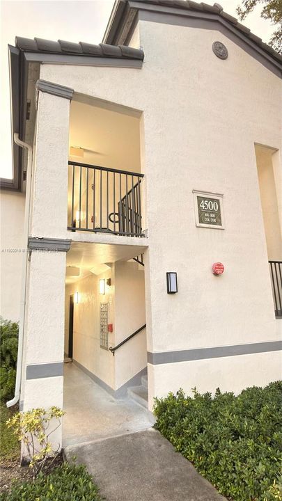 Recently Rented: $3,100 (3 beds, 2 baths, 1177 Square Feet)