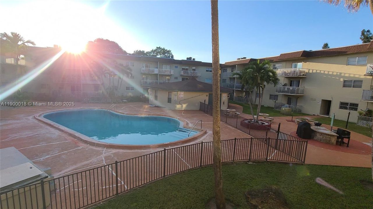 For Rent: $1,800 (1 beds, 1 baths, 560 Square Feet)