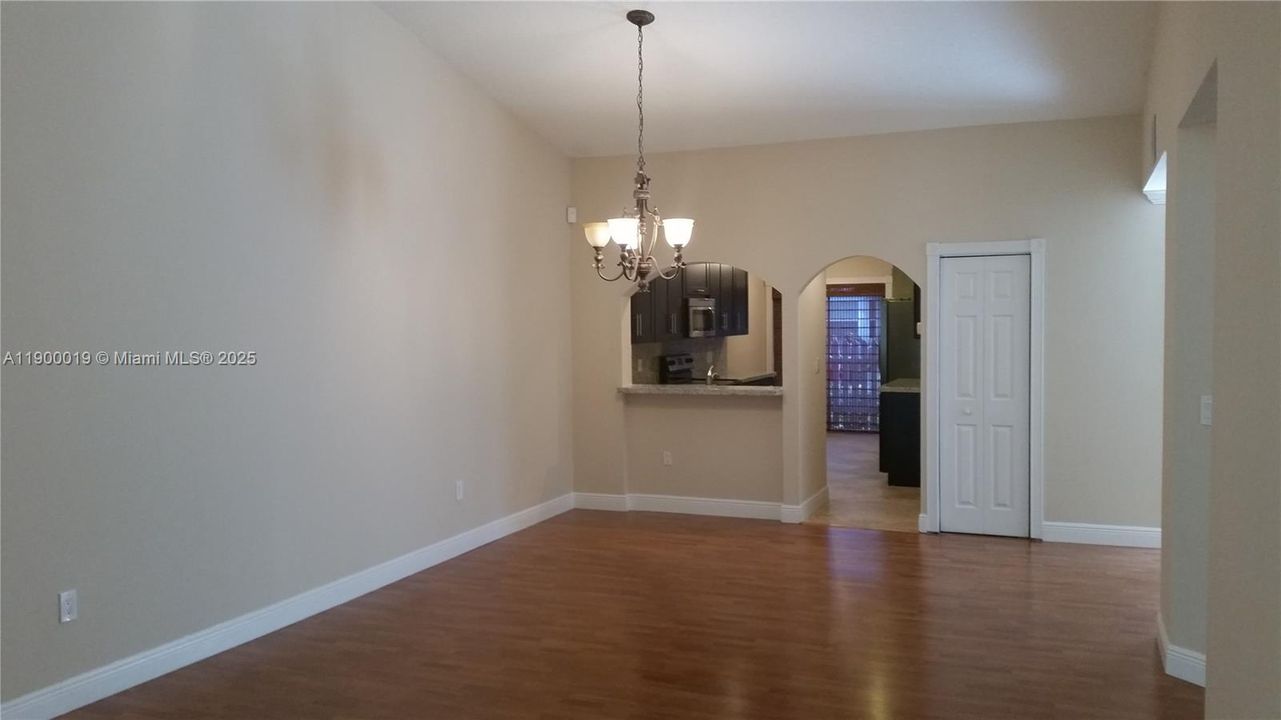 For Rent: $2,800 (2 beds, 2 baths, 1344 Square Feet)