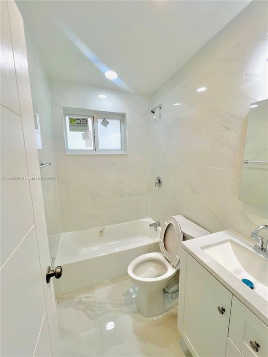 合同活跃: $1,650 (1 贝兹, 1 浴室, 1602 平方英尺)