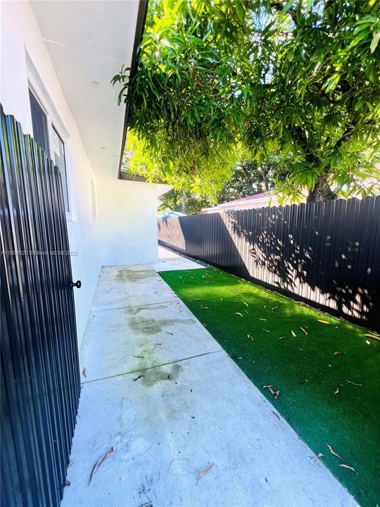 合同活跃: $1,650 (1 贝兹, 1 浴室, 1602 平方英尺)