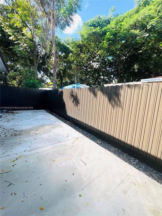 合同活跃: $1,650 (1 贝兹, 1 浴室, 1602 平方英尺)